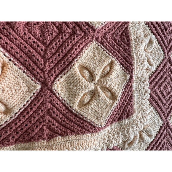 Vintage Hand Knit Crochet Granny 3D Floral Throw Blanket Afghan Peach Pink 65/40 - Picture 5 of 5